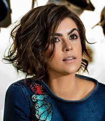 Chin Length Bob For Thick Wavy Hair Layered Bob Hairstyles Bob Hairstyles Layered Haircuts