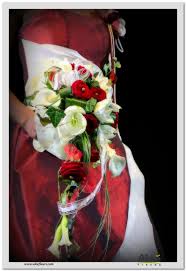 Bouquet des roses et arums couleur bleu clair et blanc orné des perles fait main en france. 11 Bouquet Mariee Cascade Roses Amaryllis Arum Blanc Et Rouge Aloe Fleurs