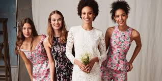 In questa sezione potrai trovare matera tantissimi stilisti e scegliere il vestito da sposa da indossare il giorno del tuo matrimonio tra vari modelli di abito, caratterizzati da tagli, scolli e dettagli diversi. Abiti Da Sposa Economici Come Sceglierli E Dove Trovarli