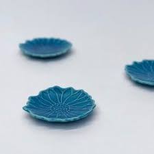 bule sunflower small dish 皿 プレート dona ceramic studio 通販 creema クリーマ ハンドメイド 手作り クラフト作品の販売サイト 食器 手作りクラフト クラフト