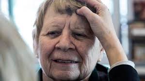 Ashes to Go' start off Lent at grocery, shops