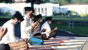 Masker putih telur dan madu menjadi favorit banyak orang karena ampuh membasmi komedo putih yang membandel. Pakai Masker Hitam Jokowi Dan Keluarga Salat Id Di Istana Bogor