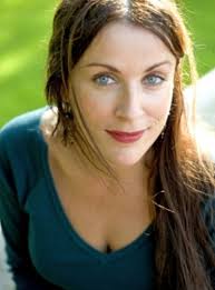 Ze spreekt de stem van verschillende tekenfilmfiguren in. Annick Boer Artiesten