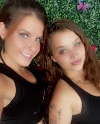 Tayy & Tyli are available until 9pm today 💕