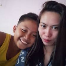 Dobleng hirap at pighati ang dinaranas ngayon ng isang pamilya sa  Pangasinan na habang naglalamay sa burol ng kanilang padre de pamilya ay  natupok ng sunog ang kanilang tahanan. Ang misis, lakas-loob