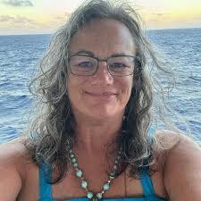 Beth Beach's Instagram, Twitter & Facebook