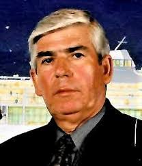 Ester Medeiros's Instagram, Twitter & Facebook