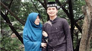 5 tahun menikah, alvin faiz pastikan memilih berpisah dengan larissa chou. Biodata Alvin Faiz Anak Ustaz Arifin Ilham Yang Nikah Usia 17 Tahun Larissa Chou Bongkar Perilaku Surya