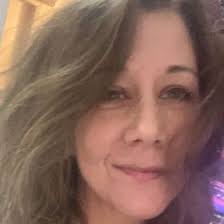 Lisa Deckert's Instagram, Twitter & Facebook