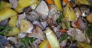 Panaskan sedikit minyak sayur di wajan, lalu masak ayam, kentang, ubi dengan api kecil (tutup hingga ayam matang). 54 Resep Tumis Hati Ayam Kentang Enak Dan Sederhana Ala Rumahan Cookpad