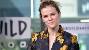 She has a younger brother, jordan. Brooklyn Decker Almost Vomited While Working Out After Second Baby