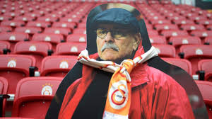 Sonralarda bo$gezen ve kalfasi'nda yine ferhan usta'nin kalfasi rolunde idi. Rasim Oztekin In Fotografi Galatasaray Tribununde Son Dakika Haberleri