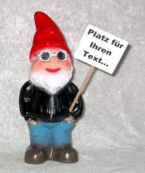 Typically, gnomes stand between one and two feet (30 and 60 cm). Gartenzwerg Modern Und Cool Mit Schild
