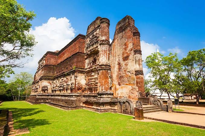 Lankathilaka Image House 17 metres brick gedige colossal standing Buddha stucco celestial figures Parakramabahu Polonnaruwa