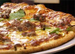 Pizza Bolognaise Recette De Pizza Au Boeuf Hache Et Petits Legumes Recettes De Cuisine Recette Pizza Pizza Bolognaise