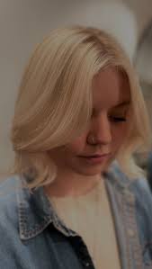 Loving this sassy blonde bob 🍦💫, Level 3 Blonding & cut x @tmtangles ✨