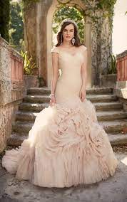Kann man ein hochzeitskleid eigentlich auch günstig online kaufen? Gewagtes Brautkleid Essense Of Australia Wedding Dresses