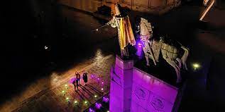 Nur vier punkte von der jury an litauen ist eine frechheit, hier hätten es durchaus auch. Eurovision Song Contest 2021 Die Litauische Hauptstadt Vilnius Prasentiert Ihre Statuen Passend Zum Litauischen Beitrag Kulturport De Magazin Fur Kunst Und Kultur