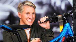 Discover images and videos about bastian schweinsteiger from all over the world on we heart it. Ex Fussballer Bastian Schweinsteiger Darum Bin Ich Fahrrad Botschafter