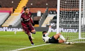 Raphinha, ayling and klich interchanging in positions to open up space to be exploited. Raphinha S Strike For Leeds Piles Relegation Pressure On Fulham Premier League The Guardian