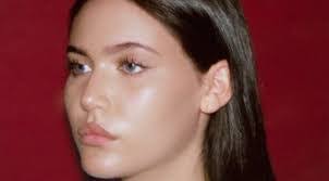 Mel Bowman's Instagram, Twitter & Facebook