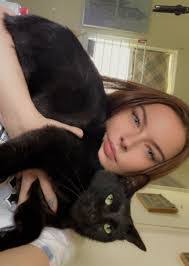 Janelle Beard's Instagram, Twitter & Facebook