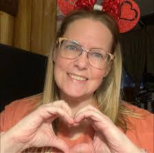 Anna Ohm's Instagram, Twitter & Facebook