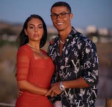 Cristiano ronaldo tests positive for coronavirus, portugal confirm. Cristiano Ronaldo E Georgina Teriam Noivado Em Reuniao Intima Diz Site Lance