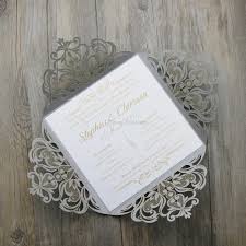Grosshandel 70 Personalisierte Gravierte 4 Fache Hochzeitseinladungskarten Silberpapier Laserschneiden Hochzeitseinladung Blumen Hohlen Hochzeitskarten Von Brandcards 70 61 Auf De Dhgate Com Dhgate
