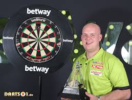 The premier league trophy is the ultimate prize that teams battle for over 38 matches. Premier League Darts 2017 Finalisten Check