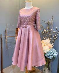 passa silkwear on instagram งานส งต ดช ดผ าไหมส ชมพ ก หลาบ เป นเส อคอกลมแขนสามส วน กระโปรงวงย วยเพ มจ บทว สต และม กระเป าด านข างค เดรส ช ดเดรส ช ดล กไม