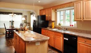 Ispirazione per una stanza da bagno padronale design di medie dimensioni con ante lisce, ante in legno bruno, vasca ad alcova. Chesapeake Kitchen Kitchen Home Home Decor