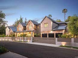 16174 Woodvale Rd Encino Ca 91436 Mls 21686080 Zillow Encino Celebrity Houses Stucco Homes