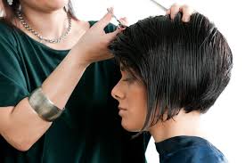 Pemilik wajah dengan bentuk oblong atau rectangle, harus melakukan upaya agar wajah terlihat tidak terlalu panjang. Pilihan Gaya Rambut Pendek Sesuai Bentuk Wajah Halaman All Kompas Com