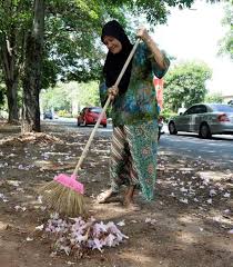 Gambar anak belajar, kera, matahari, bulan, sampah, dan orang sakit kepala. Jom Lihat Aktiviti Sekeluarga Pada Petang Dan Malam Raya Anda Suka Buat Yang Mana Famili Mstar