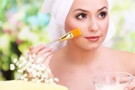 Untuk mendapatkan kulit yang lembap, anda bisa membuat masker putih telur yang dikombinasikan dengan ¼ buah alpukat matang dan 1 sendok teh yogurt. Berbahan Dasar Telur 8 Masker Alami Ini Bikin Wajahmu Makin Cantik