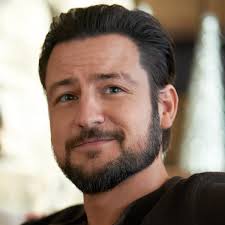 Hallmark Star Tyler Hynes Thrills Fans With a First Look at His Next  Holiday Movie