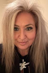 Introduction to a multi-talented woman with various hobbies and interests