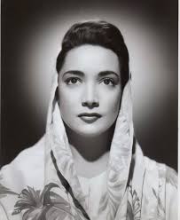 X-এ WallaceReid*: "Joy Page her career really defined by one role Bulgarian  refugee Annina Brandel in #Casablanca. Will Capt. Renault keep his word...  https://t.co/EQ39SEIkBW"