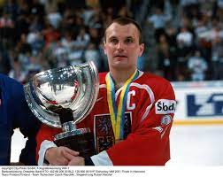 Gegen kasachstan gab es ein unglückliches 2:3. Dominik Hasek Scott Niedermayer Robert Reichel Und Maria Rooth Werden In Die Ruhmeshalle Aufgenommen Eishockey News