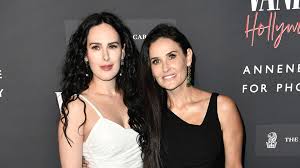 The actress, 56, digs deep into her previous marriage to the actor, 41, with whom she was married for eight years before they divorced in 2013. Wow Hier Sehen Demi Moore Und Tochter Aus Wie Zwillinge Promiflash De