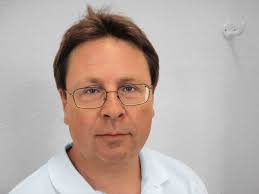 Tauchen von Kopf bis Fuß