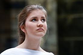 Koningin paola, prins filip, prinsessen mathilde en elisabeth en federaal minister van wetenschapsbeleid marc verwilghen namen aan de inhuldiging deel. Dotatie Elisabeth Komt Er Voorlopig Niet De Morgen