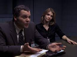 After a man is found beaten to death in a hotel room, goren follows a trail to a con man and two wealthy couples. Law Order Criminal Intent The Extra Man Tv Episode 2001 Imdb