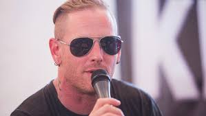 Rumors of taylor's possible romance with dove gained strength in the fall. Slipknot Frontmann Corey Taylor Und Alicia Dove Haben Geheiratet