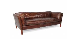 No wonder that the realised le corbusier designs by cassina enjoy excellent reputation and are appreciated by lovers of furniture design for their stability of value. Sofa Stil Design In Braun Vintage Leder Patina Drei Sitzer