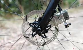 The brake lever applies hydraulic fluid from hand to brake show by a small piston. An Endless Faq To Road Disc Brakes Cyclingtips