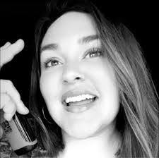 Julie Wetzel's Instagram, Twitter & Facebook