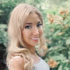 Shelby Nichols's Instagram, Twitter & Facebook