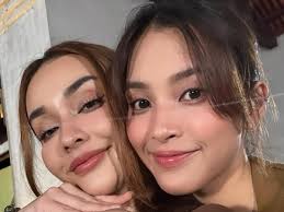 'Bùng binh tình ái' hot nhất hiện tại: Tiểu Vy đăng đàn ngập drama, người  yêu tin đồn Quốc Anh liền tung bức ảnh gây xôn xao